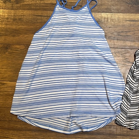 Bundle of 2 Forever 21 Tank Tops Size Small - Picture 2 of 10